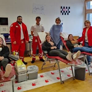 Unterrichtsprojekt mit Breitenwirkung. HLW Schüler:innen organisieren Blutspendetag im Schulzentrum Spittal