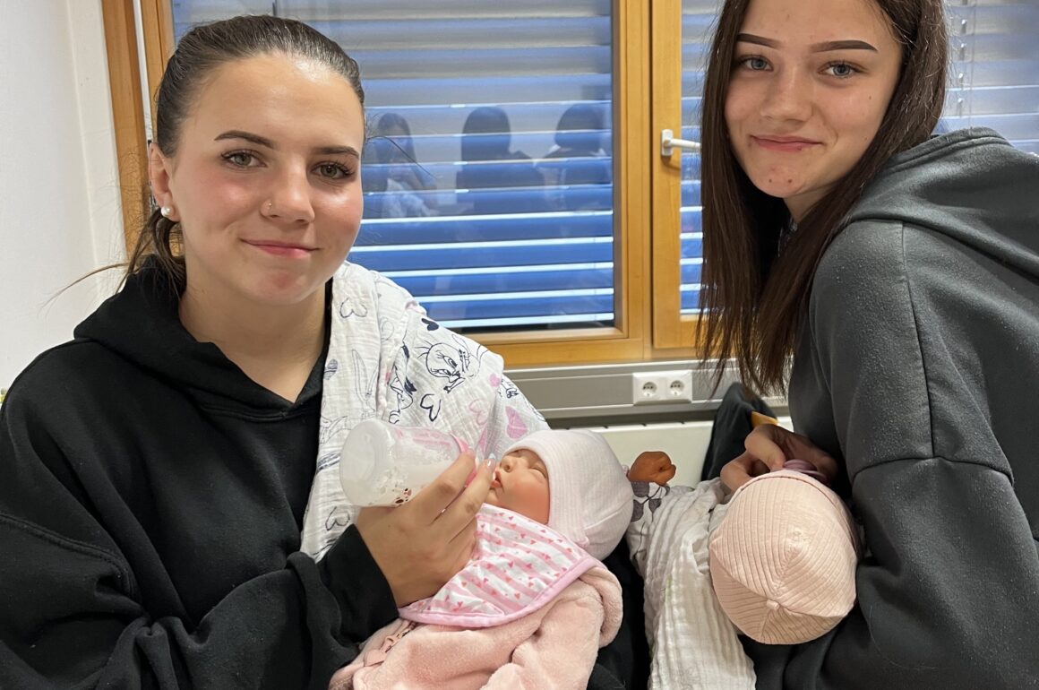 Babyfit_2FSB Babyfit ins Familienpraktikum