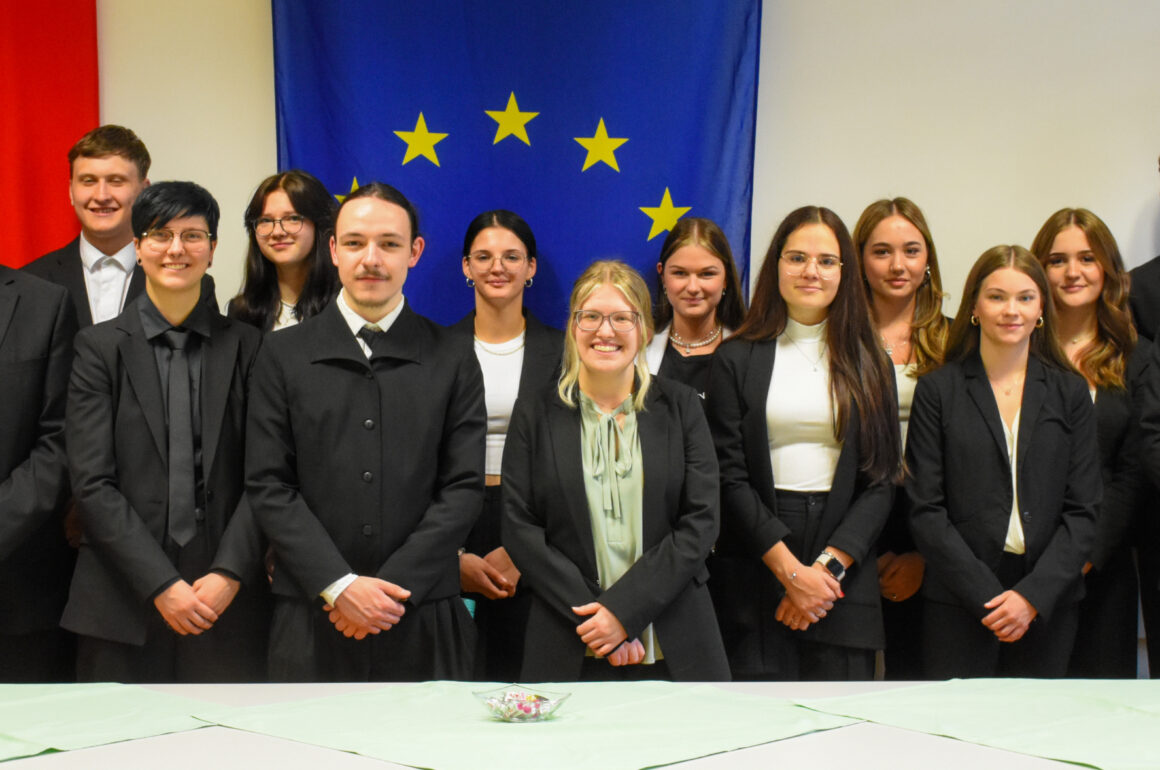 Präsentationen_Abschlussarbeit_3AMW (31 von 34) Schul- und Berufsabschluss an der Fachschule für Wirtschaft
