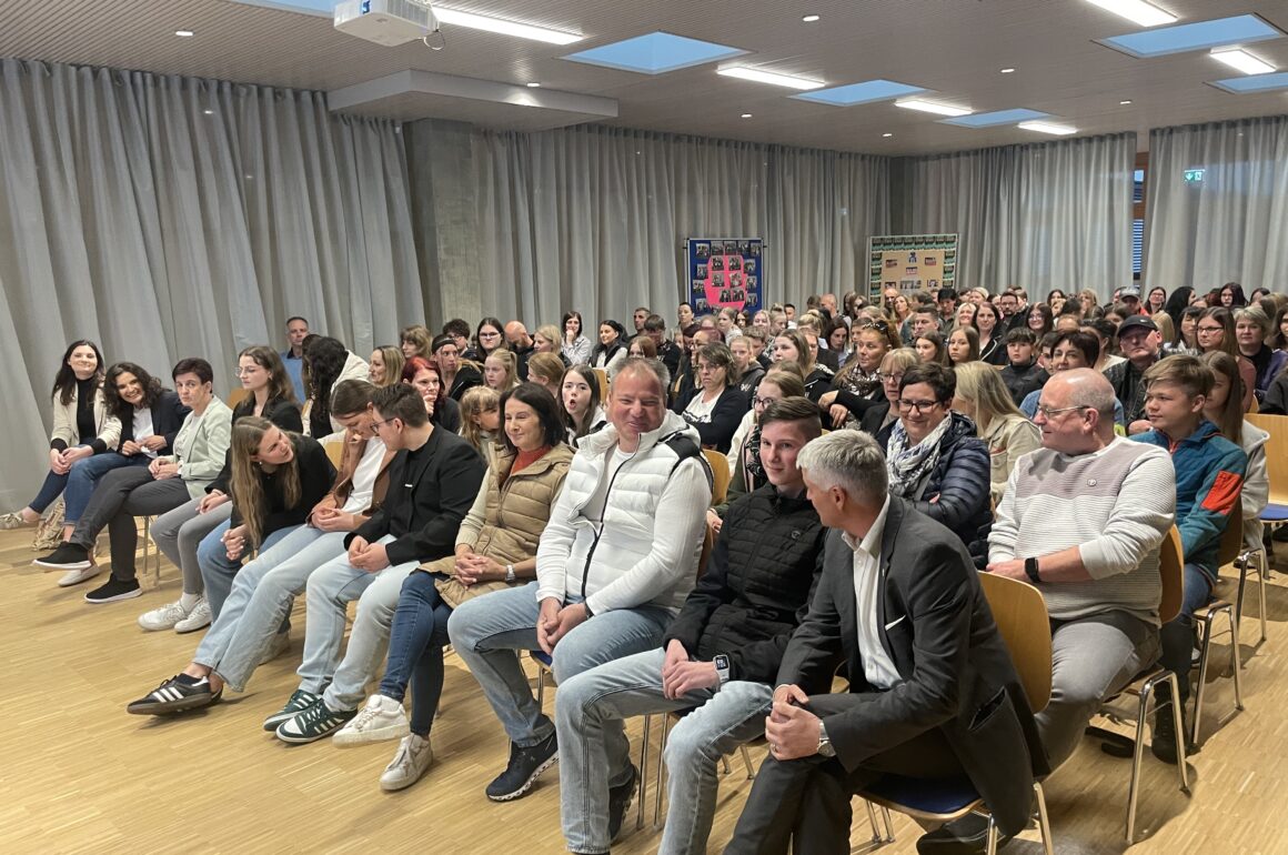 Welcome_Day_16052024_1 „Welcome Day“ an der HLW Spittal – die neue Karriere der Jugendlichen beginnt…