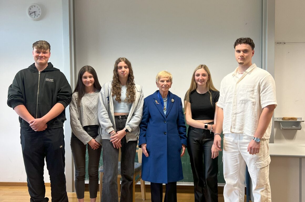 Zeitzeugenbesuch von Katja Sturm-Schnabl in der HLW Spittal