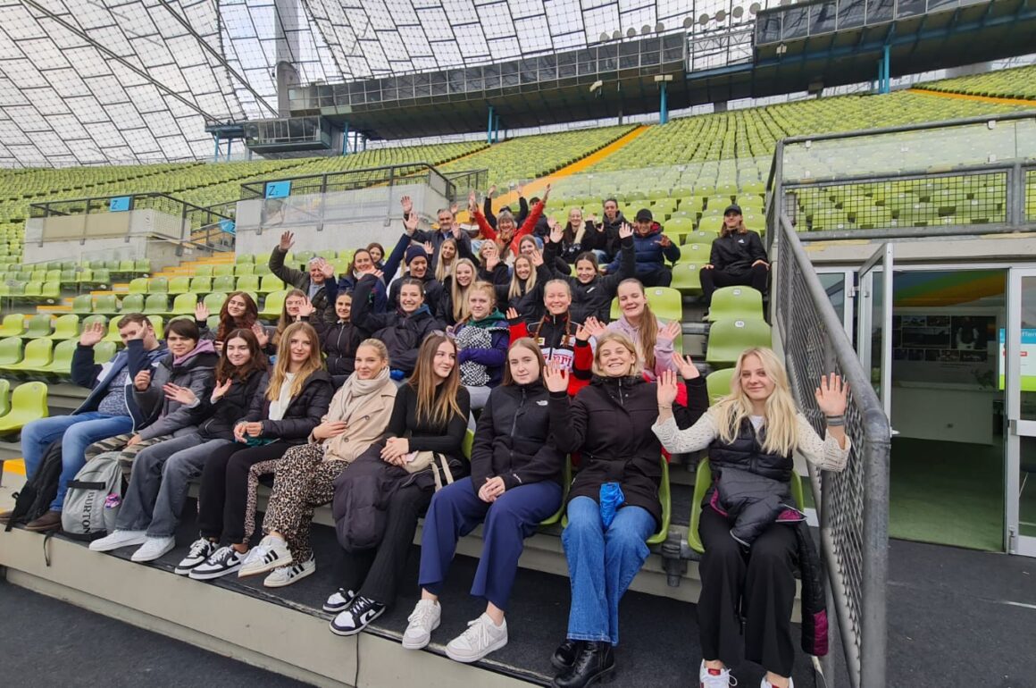 bild_Gruppe-im-Stadion_MÜnchen HLW Spittal – Die Bildungsreise der Abschlussklassen nach München