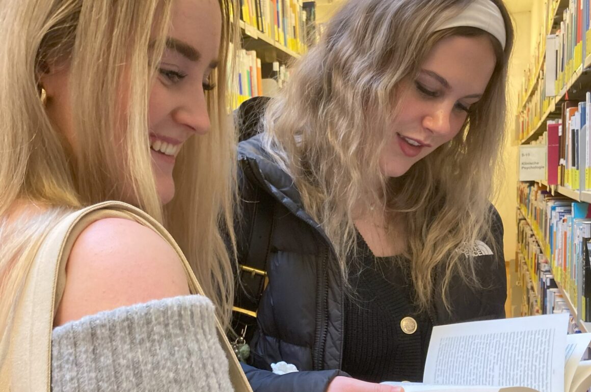 Bibliothek2 SchülerInnen der HLW Spittal/Drau zu Besuch an der AAU Klagenfurt