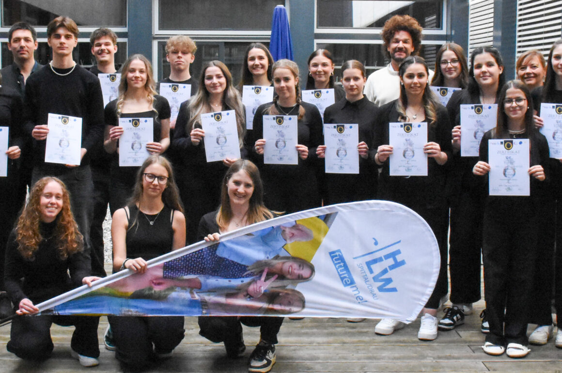 Jungbarkeeperprüfung_2025 (59 von 60) Erfolgreiche Barkeeper-Prüfungen an der HLW