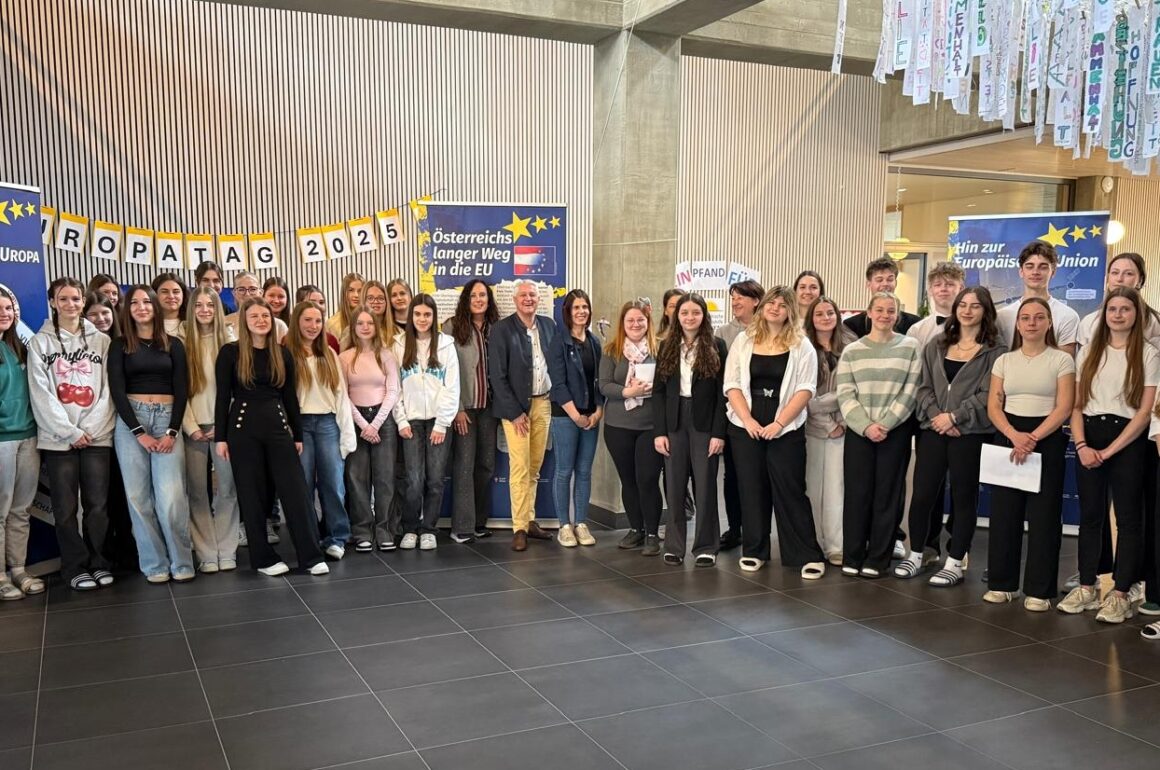 Europatag an der Botschafterschule HLW Spittal/Drau – SchülerInnen gestalten aktiven Zugang zu Europa