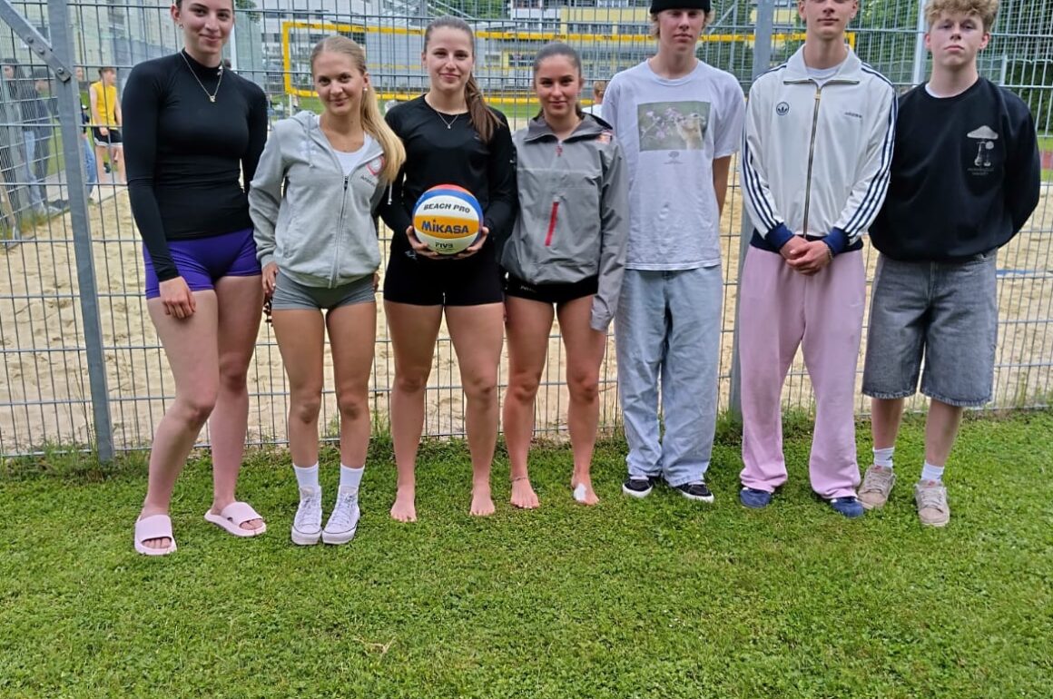 HLW Spittal glänzt bei Bezirksmeisterschaften im Beachvolleyball