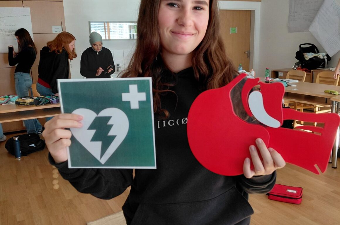 Erste_Hilfe_Kurs HLW Spittal bildet neue Ersthelferinnen aus