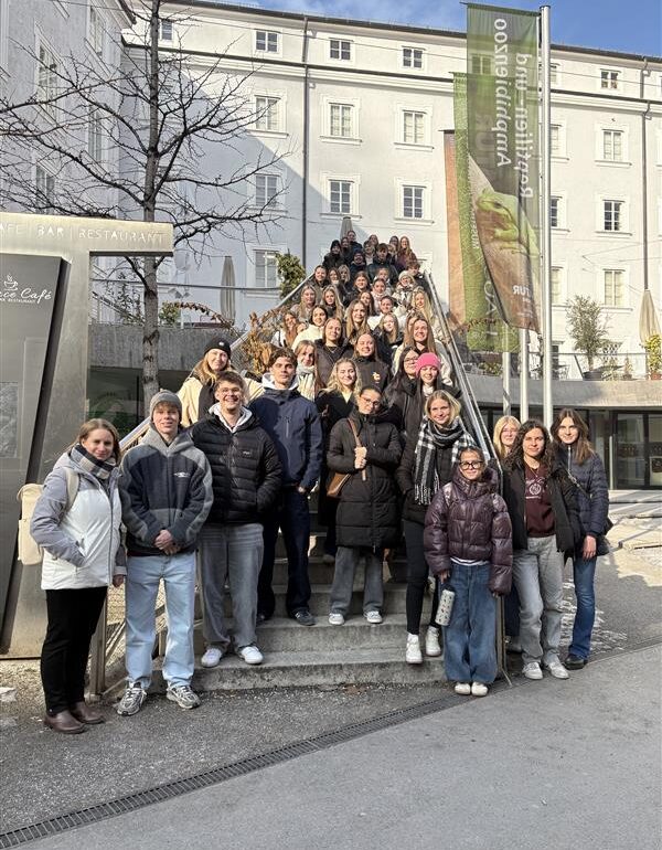 Gruppenfoto Haus der Natur Spannende Exkursion ins Haus der Natur Salzburg