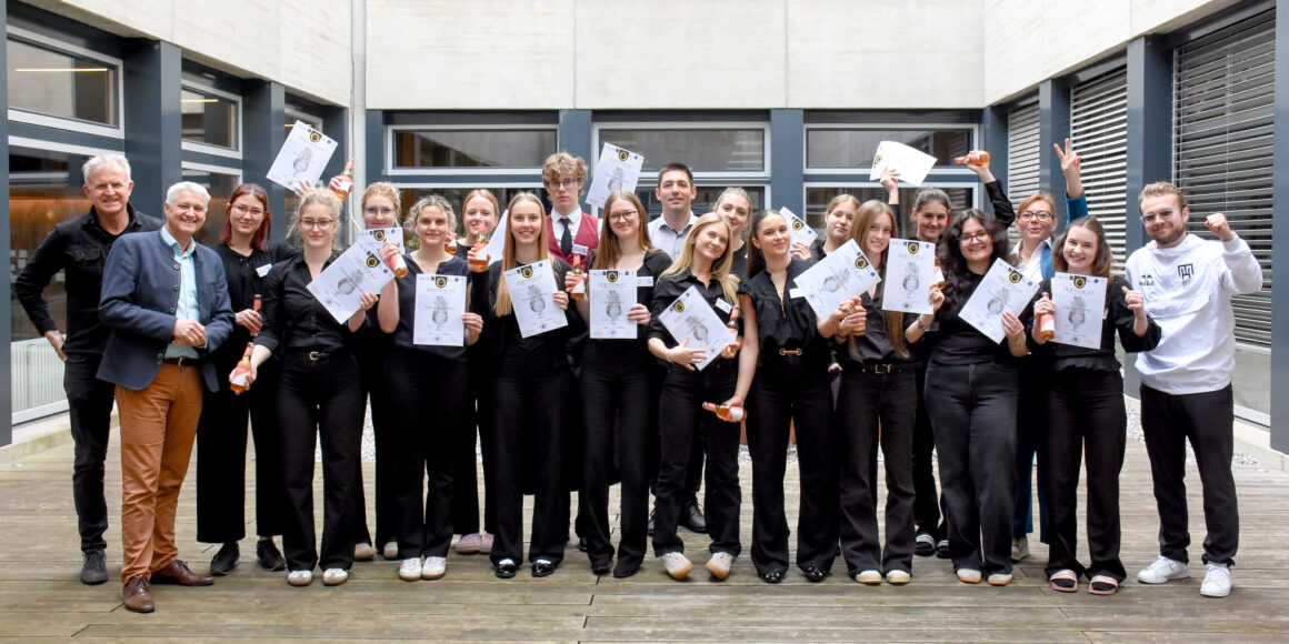 Erfolgreiche „Bartender“-Prüfung an der HLW