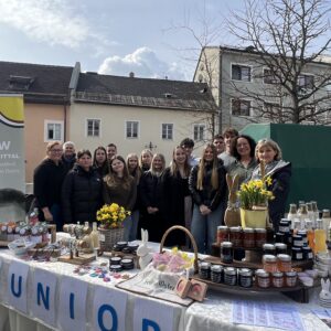 Innovationsgeist trifft Ostertradition: „SUN FACTORY“ der HLW Spittal begeistert am Wochenmarkt